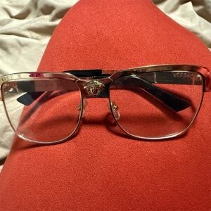 Versage glasses